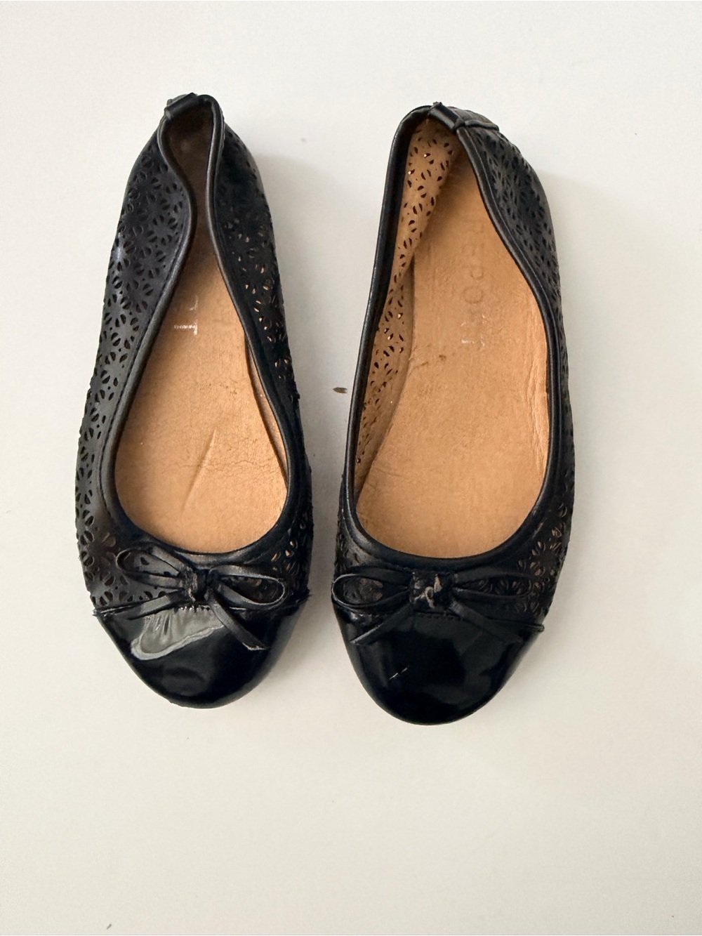 Report Black Girl’s Laser-Cut Ballet Flats with Bow - Picture 3 of 7
